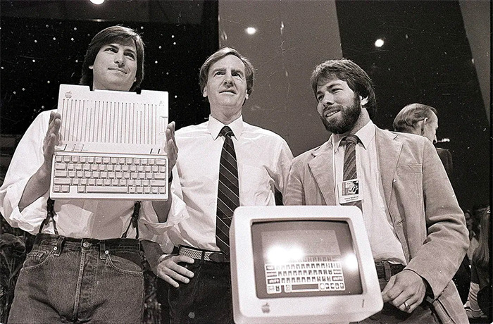 Steve Wozniak with the early Apple computers
